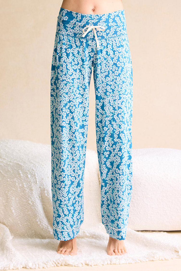 Carina is 5'8", typically wears a size 2 and is wearing a size small