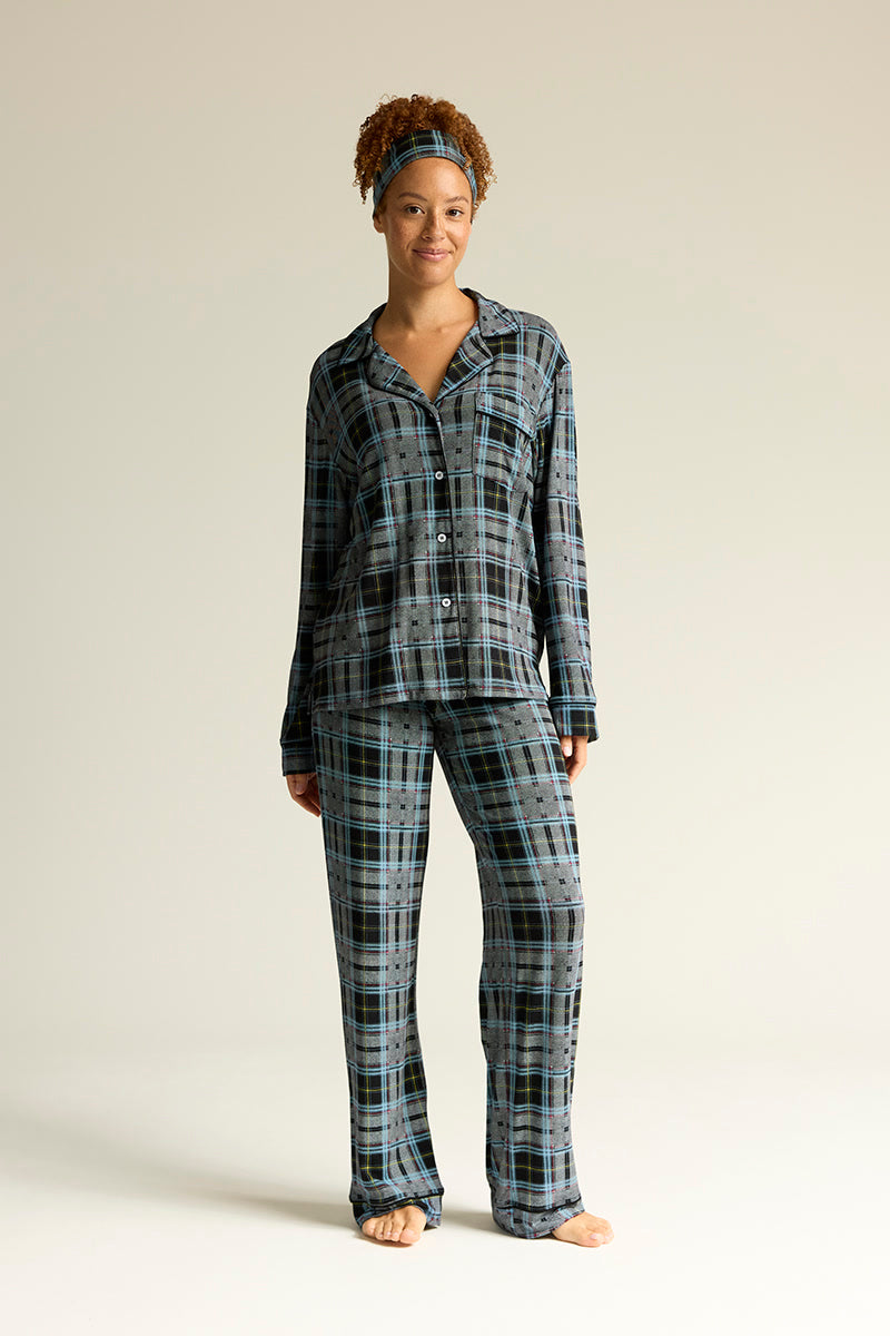 Adecia is 5'9", typically wears a size 6/8 and is wearing a size medium