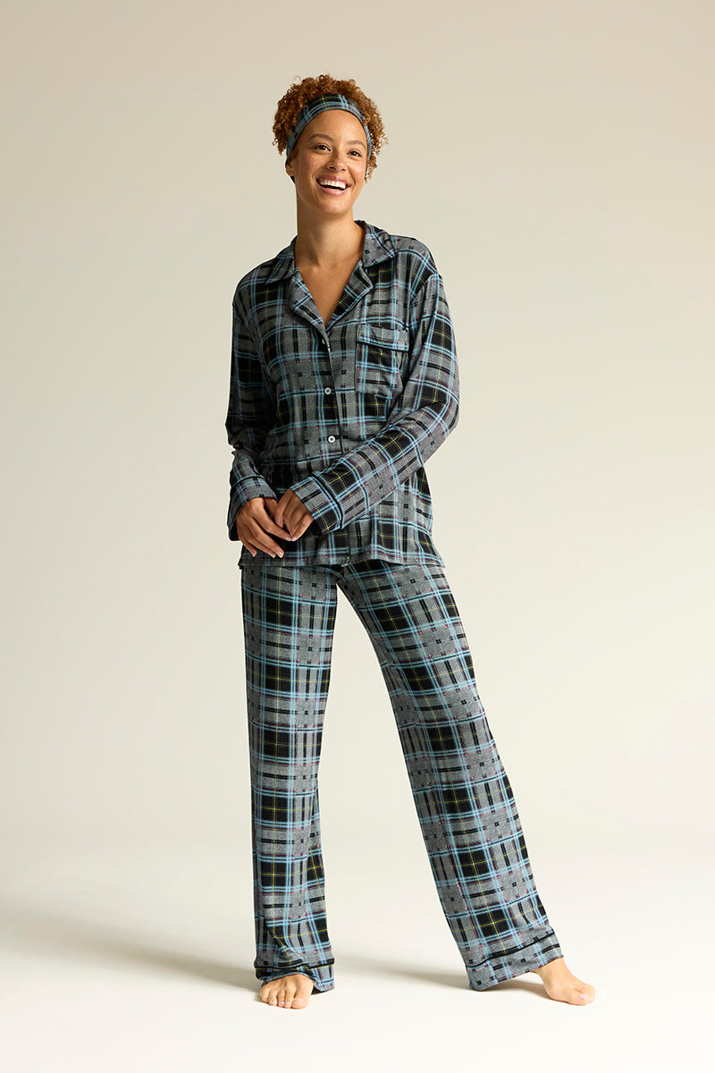 Adecia is 5'9", typically wears a size 6/8 and is wearing a size medium