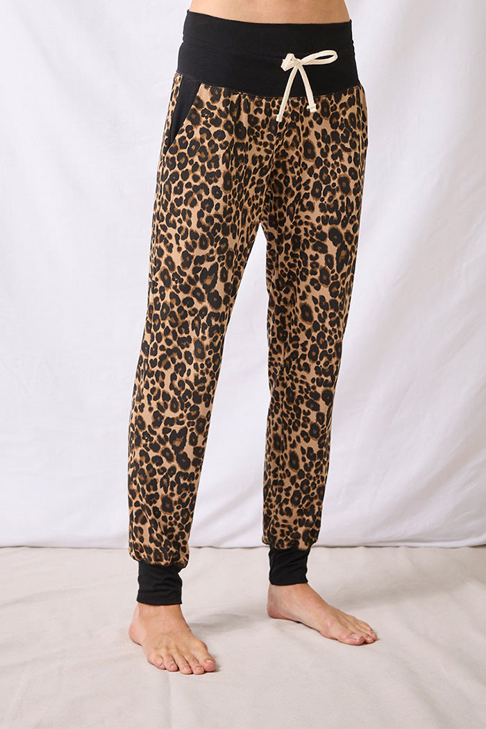 Elyse is 5'9", typically wears a size 2 and is wearing a size small