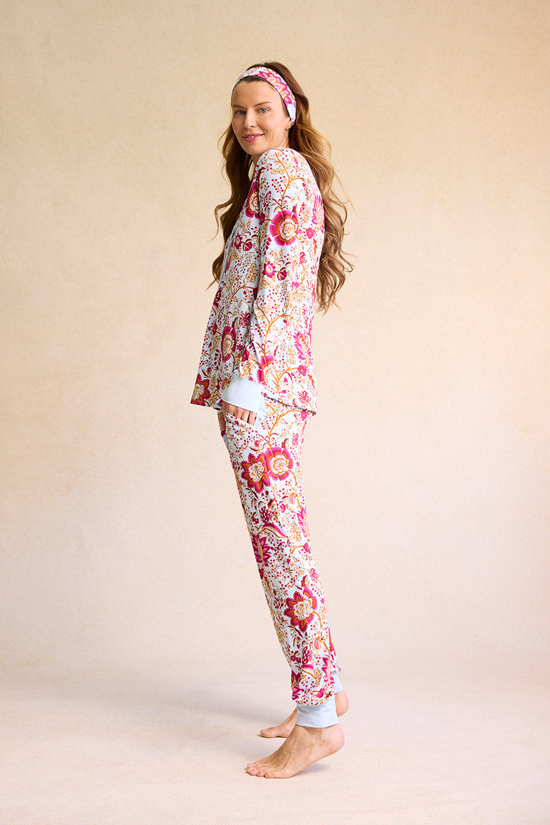 Carina is 5'8", typically wears a size 2 and is wearing a size small