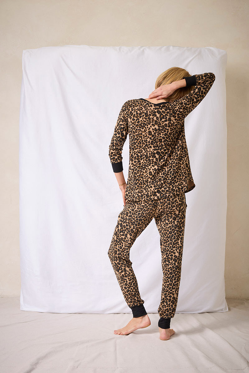 Elyse is 5'9", typically wears a size 2 and is wearing a size small