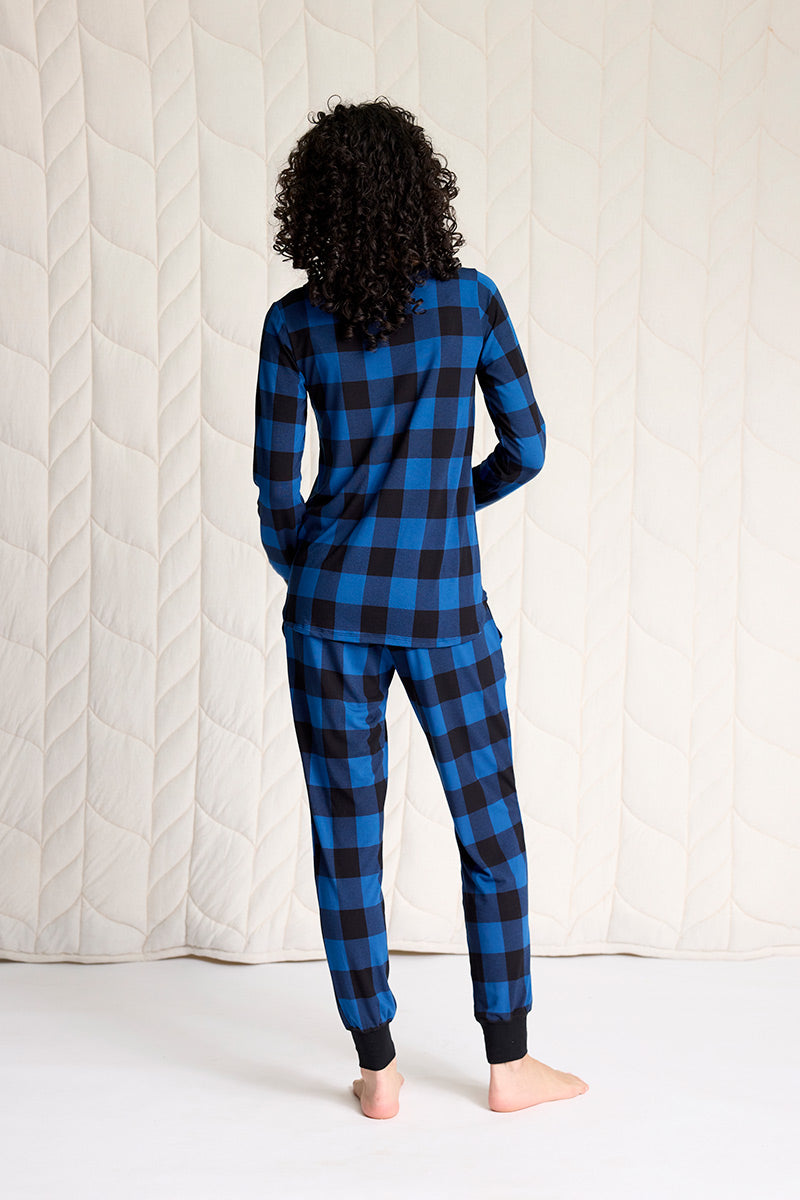 Adia is 5'7", typically wears a size 2 and is wearing a size S