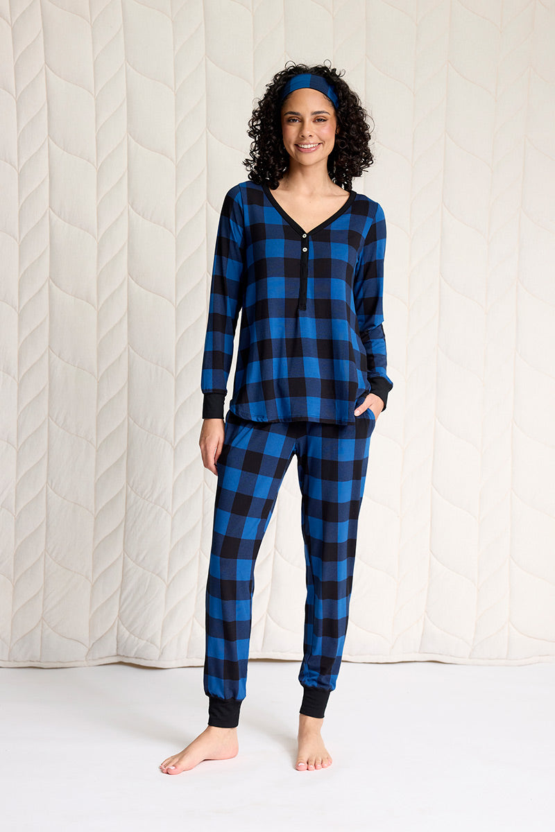 Adia is 5'7", typically wears a size 2 and is wearing a size S