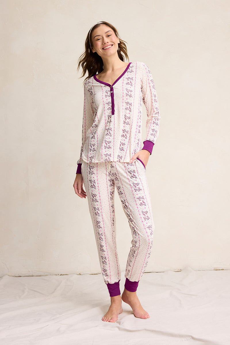 Una is 5'10", typically wears a size 2 and is wearing a size small