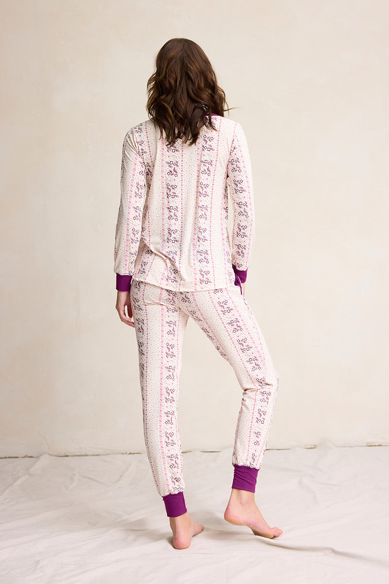 Una is 5'10", typically wears a size 2 and is wearing a size small