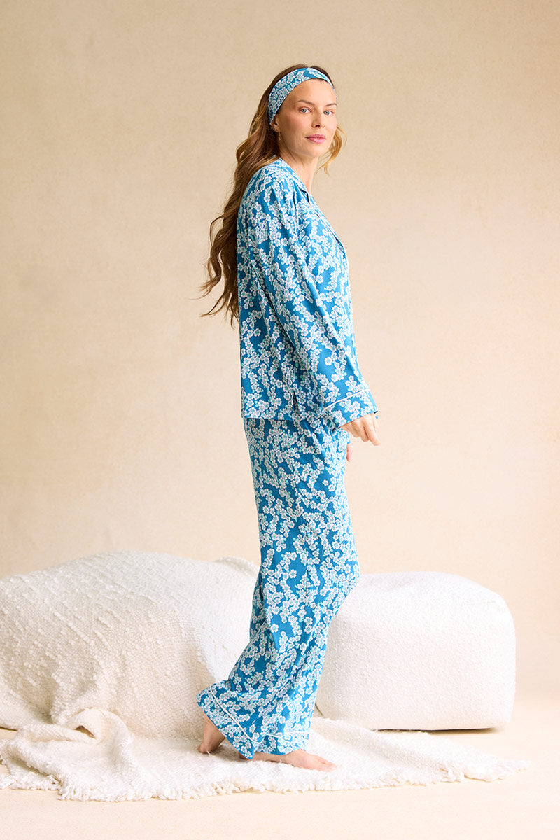 Carina is 5'8", typically wears a size 2 and is wearing a size small