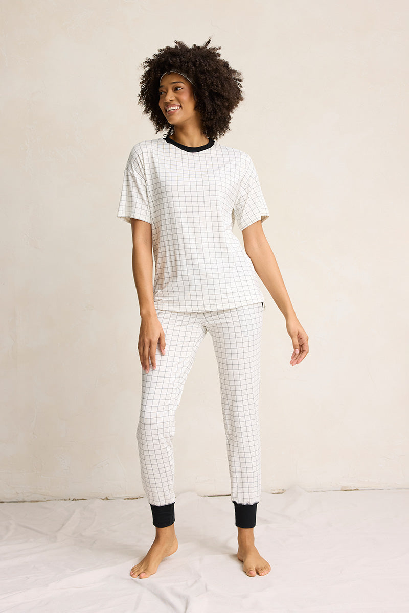 Sam is 5'9", typically wears a size 4 and is wearing a size small