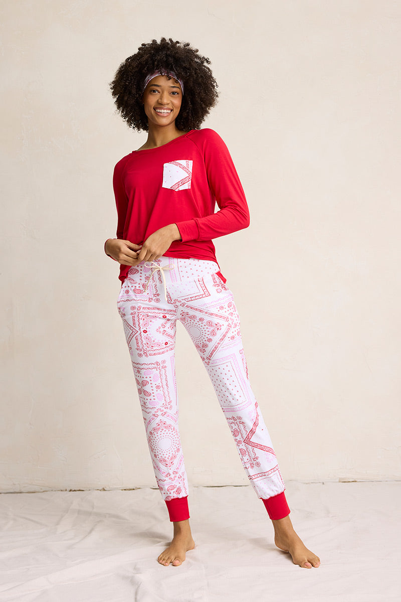 Sam is 5'9", typically wears a size 4 and is wearing a size small