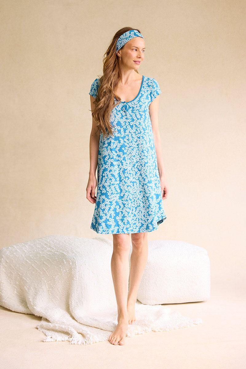 Carina is 5'8", typically wears a size 2 and is wearing a size small