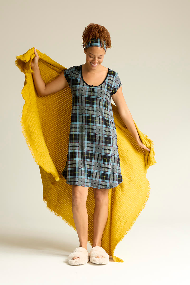 Adecia is 5'9", typically wears a size 6/8 and is wearing a size medium