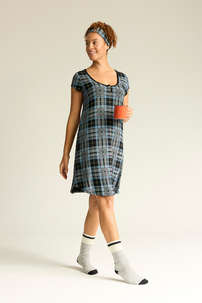Adecia is 5'9", typically wears a size 6/8 and is wearing a size medium