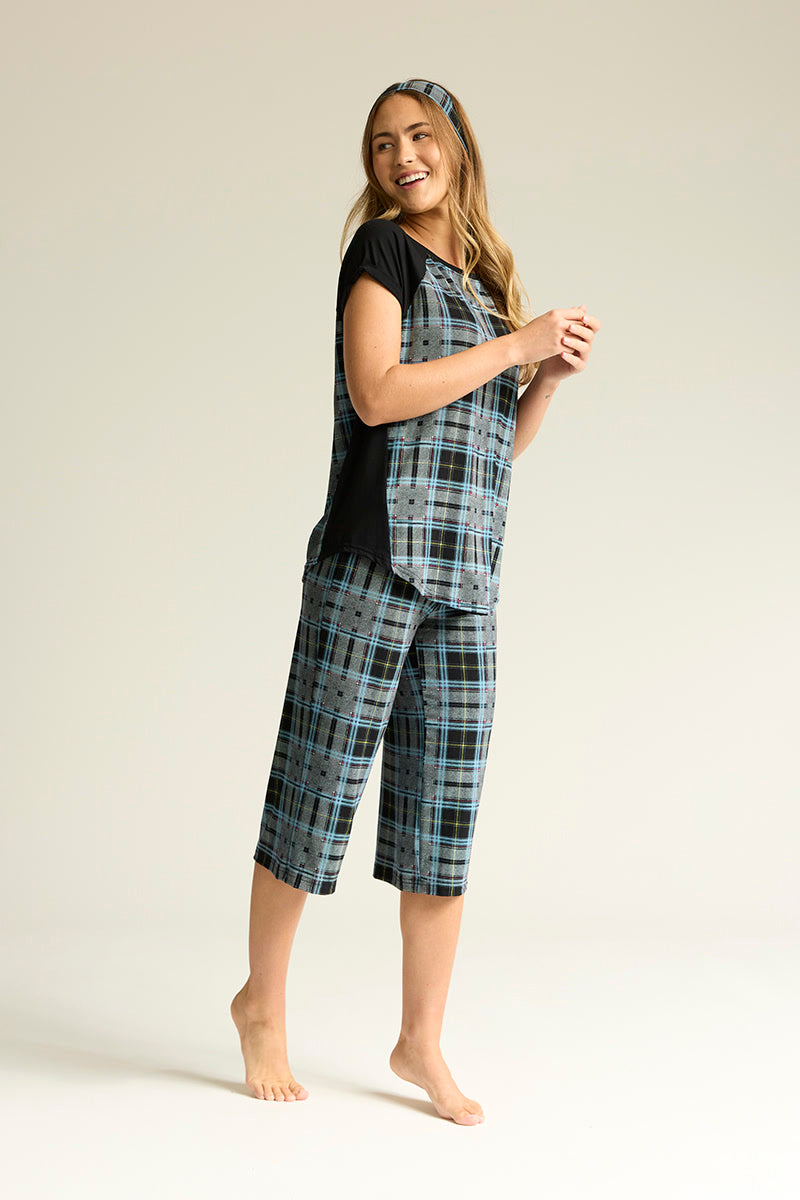 Summer is 5'8", typically wears a size 2 and is wearing a size small