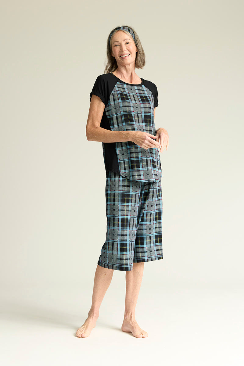 Angela is 5'11", typically wears a size 2 and is wearing a size small
