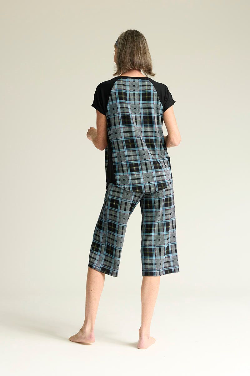 Angela is 5'11", typically wears a size 2 and is wearing a size small