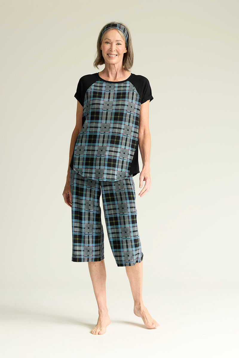 Angela is 5'11", typically wears a size 2 and is wearing a size small