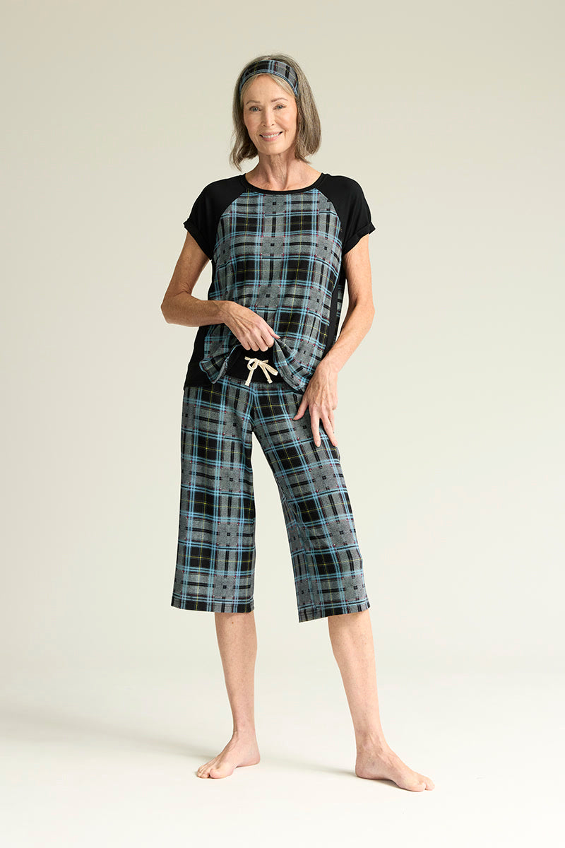 Angela is 5'11", typically wears a size 2 and is wearing a size small