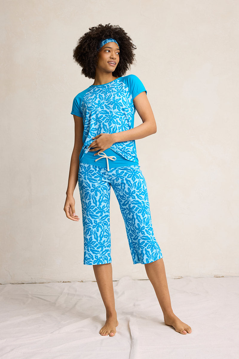 Sam is 5'9", typically wears a size 4 and is wearing a size small