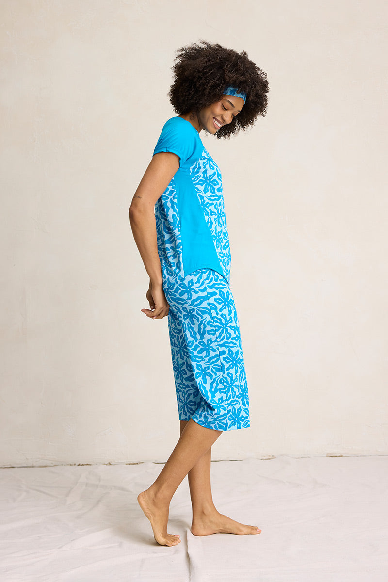 Sam is 5'9", typically wears a size 4 and is wearing a size small