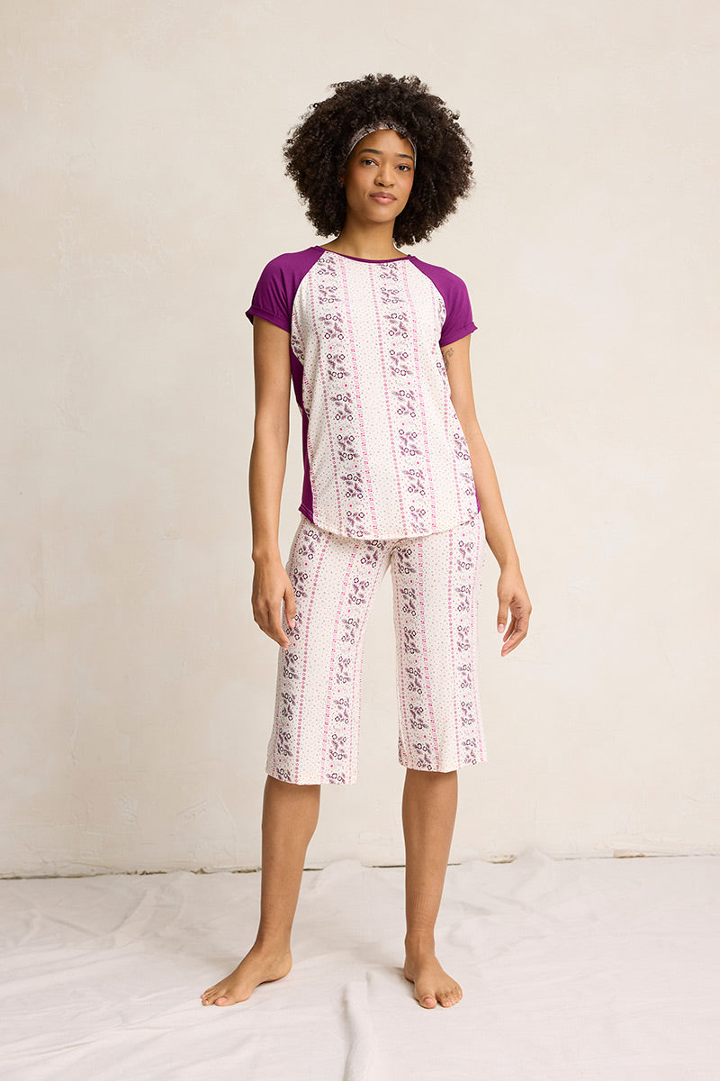 Sam is 5'9", typically wears a size 4 and is wearing a size small