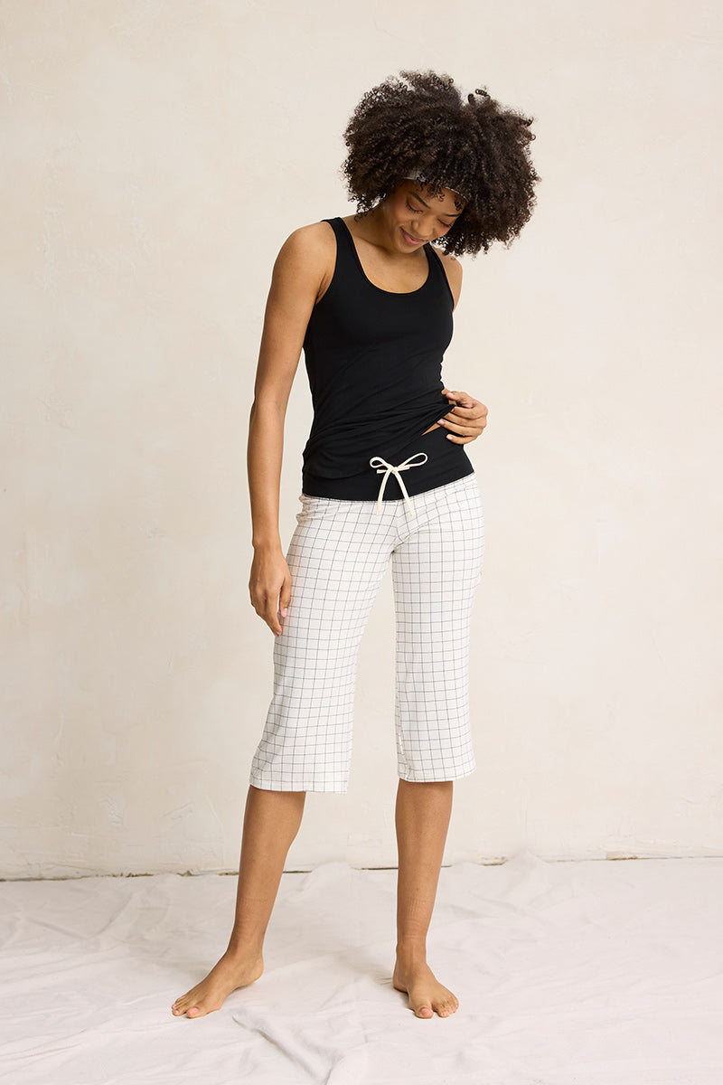 Sam is 5'9", typically wears a size 4 and is wearing a size small