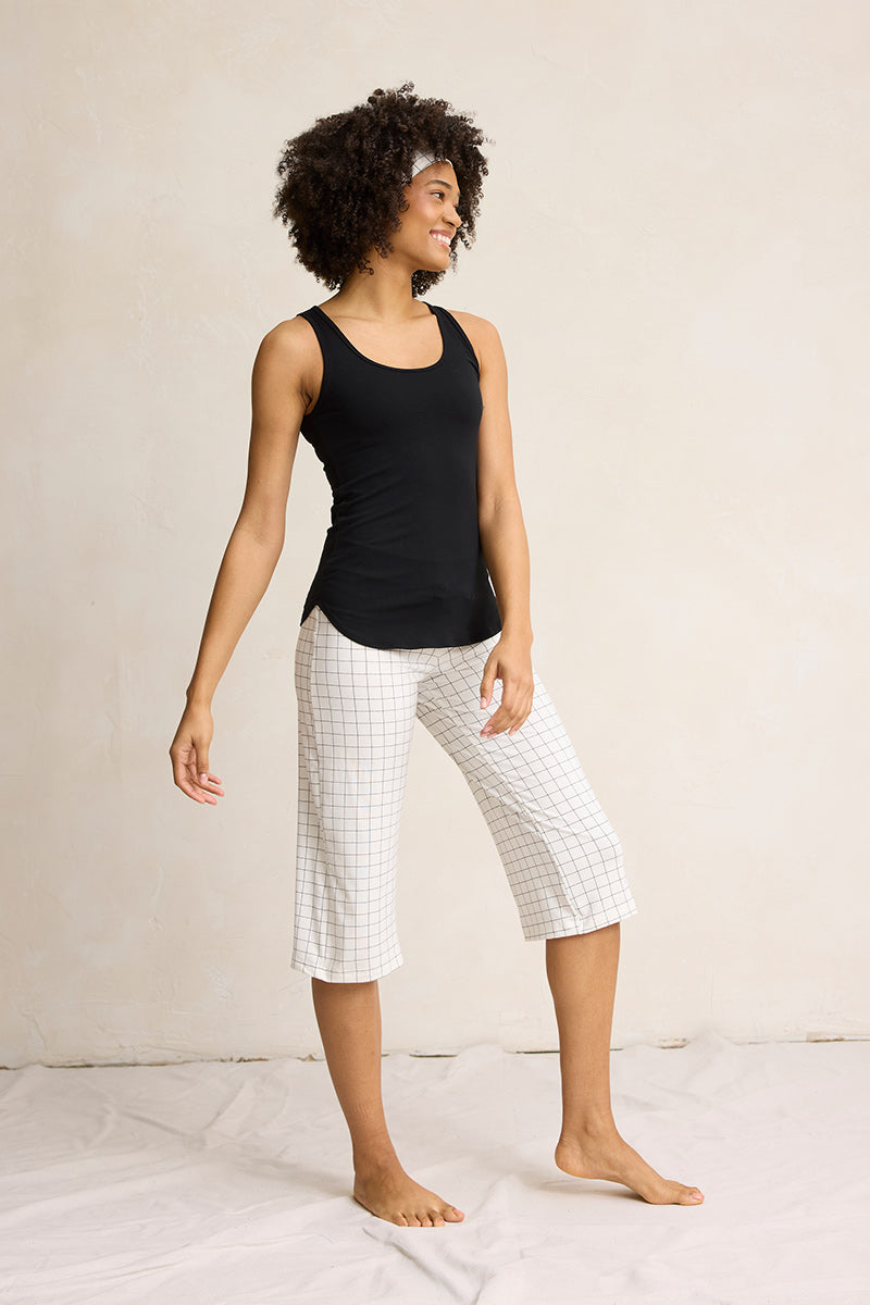 Sam is 5'9", typically wears a size 4 and is wearing a size small