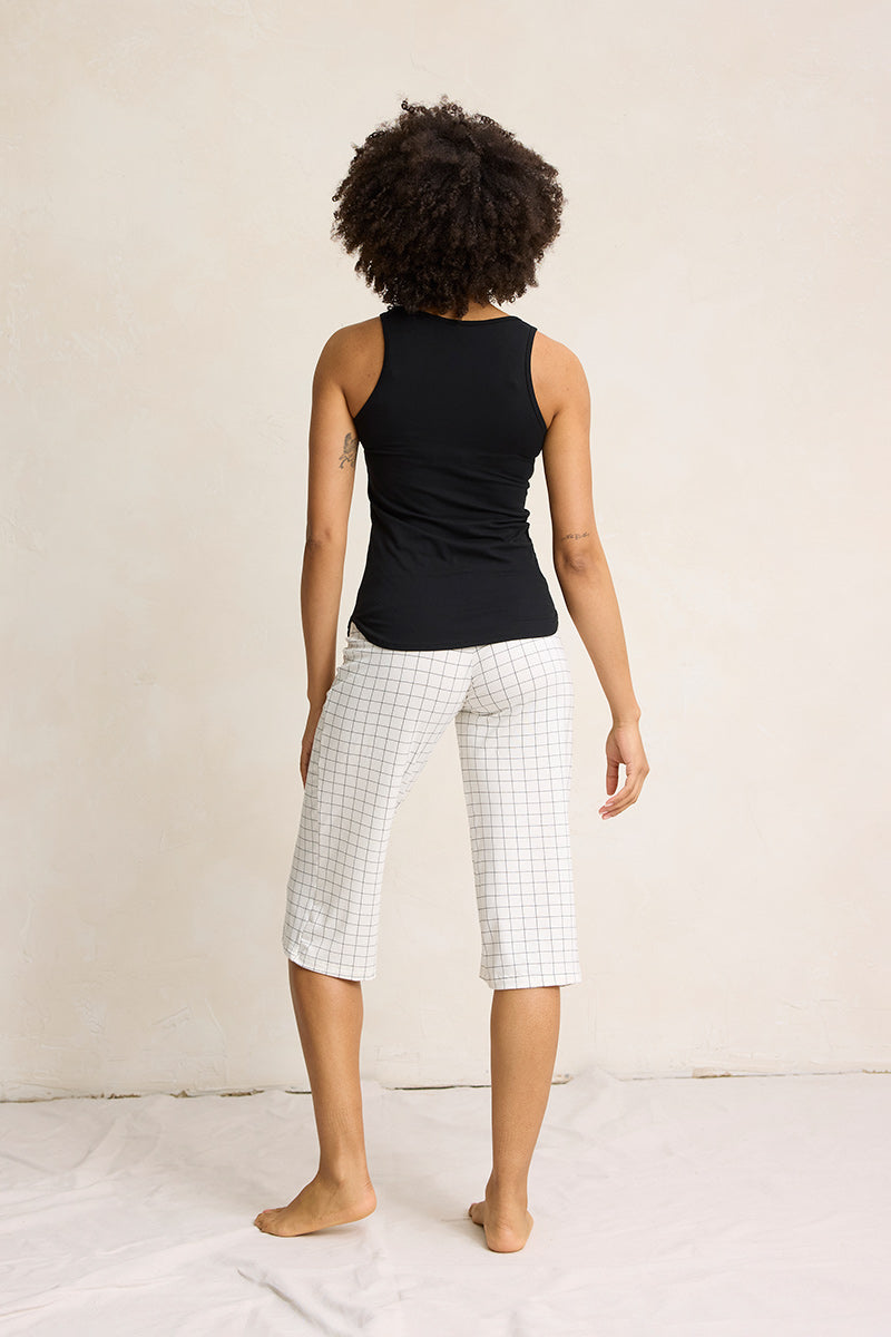 Sam is 5'9", typically wears a size 4 and is wearing a size small