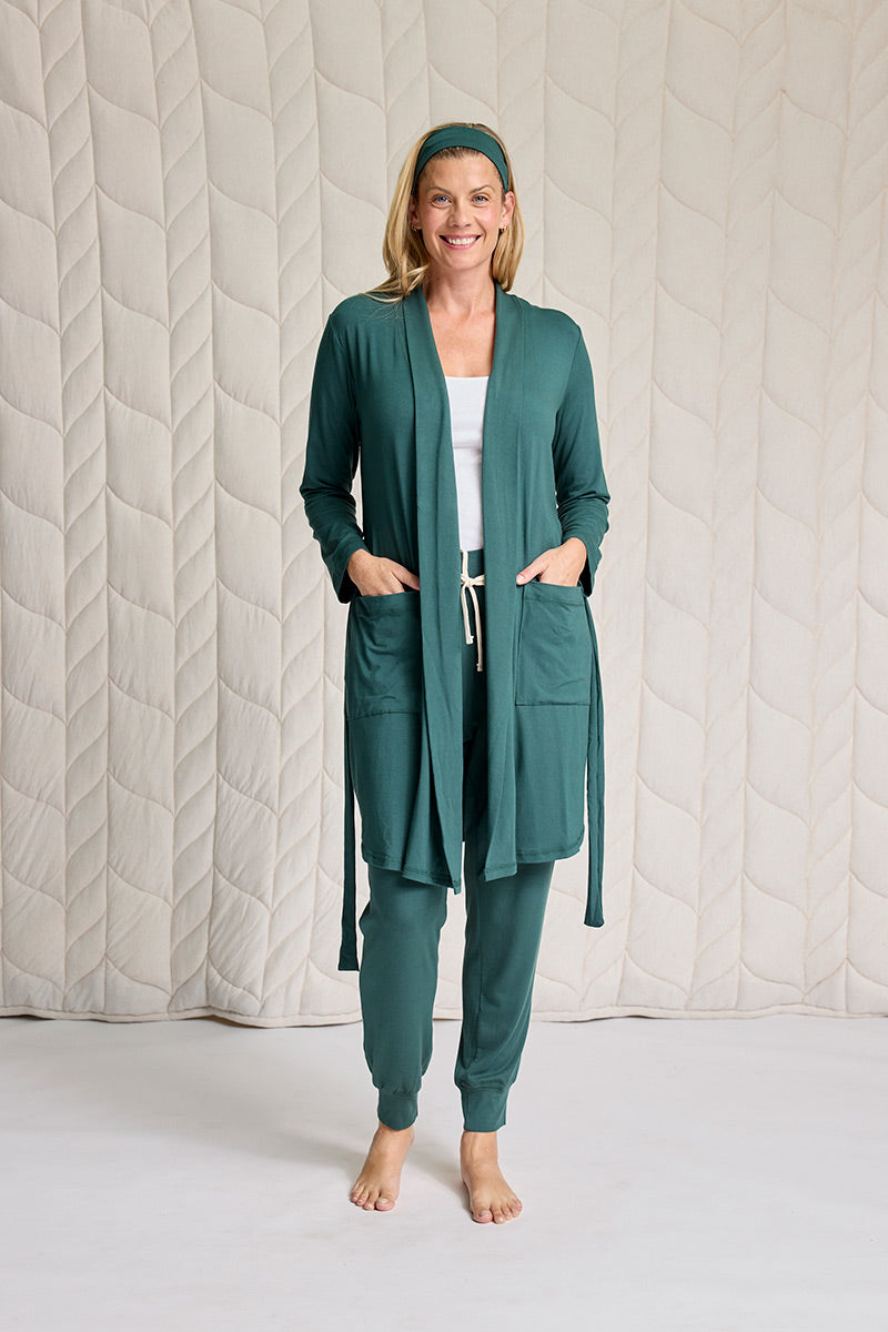 Amber is 5'9", typically wears a size 6/8 and is wearing a size SM/MD